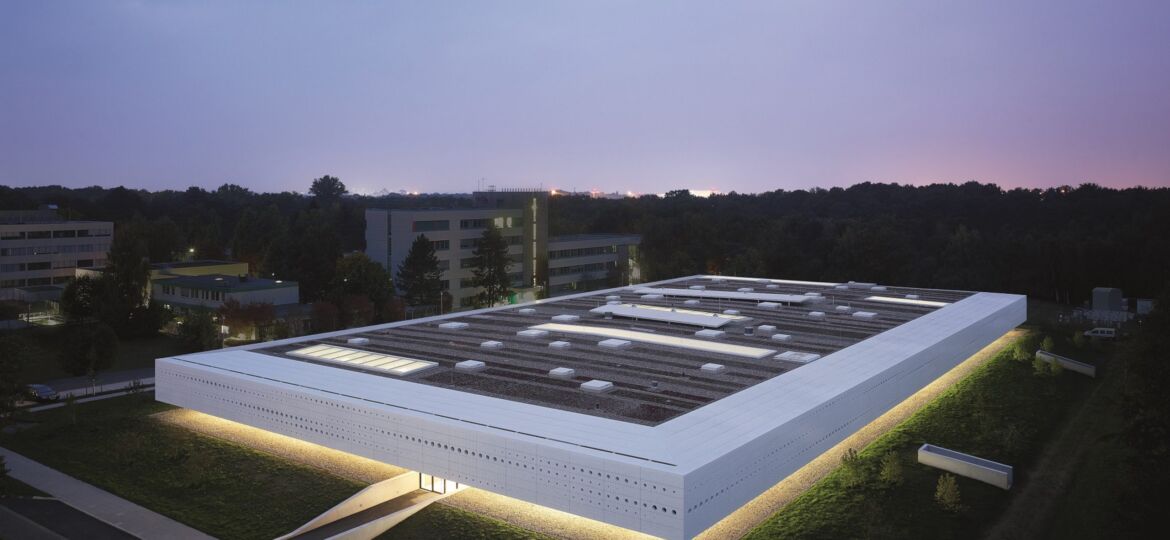 SIGNIFICANT ENERGY SAVINGS FOR DATA CENTRES WITH THE LATEST IN LED LIGHTING